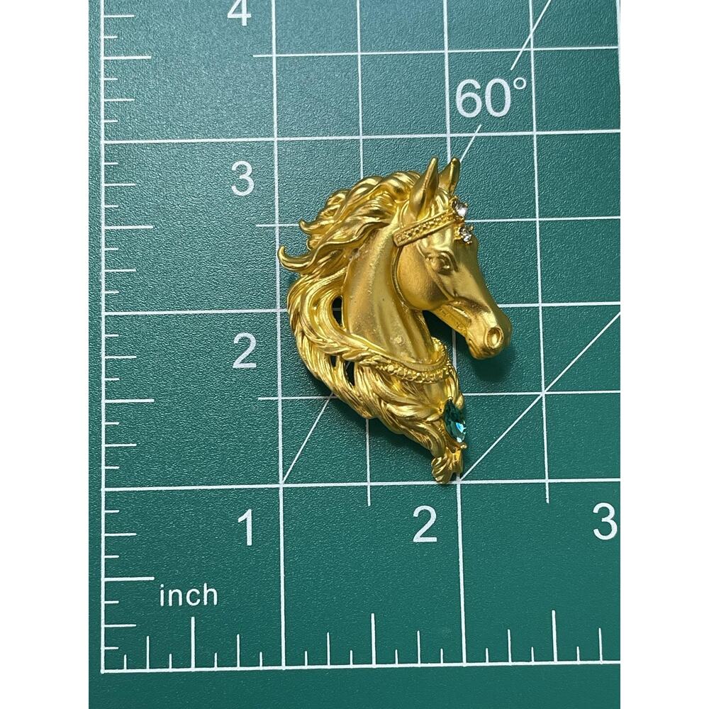 NWOT Gold Horse Head Brooch Pin Horse Racing Kentucky Derby Triple Crown - Picture 4 of 4